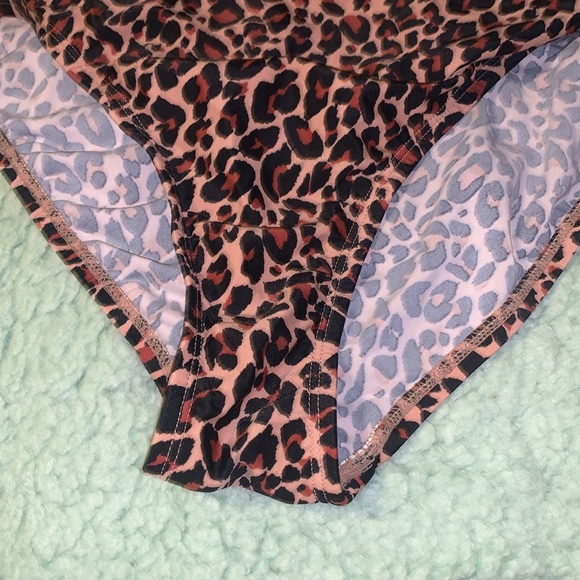 Bathing suit - Picture 2 of 9